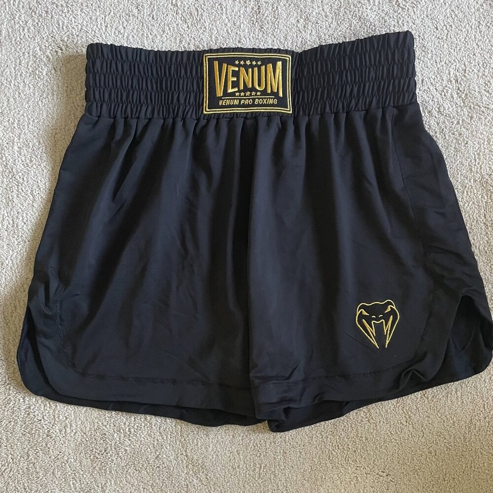 Men's Venum Classic Boxing Shorts never worn size XL